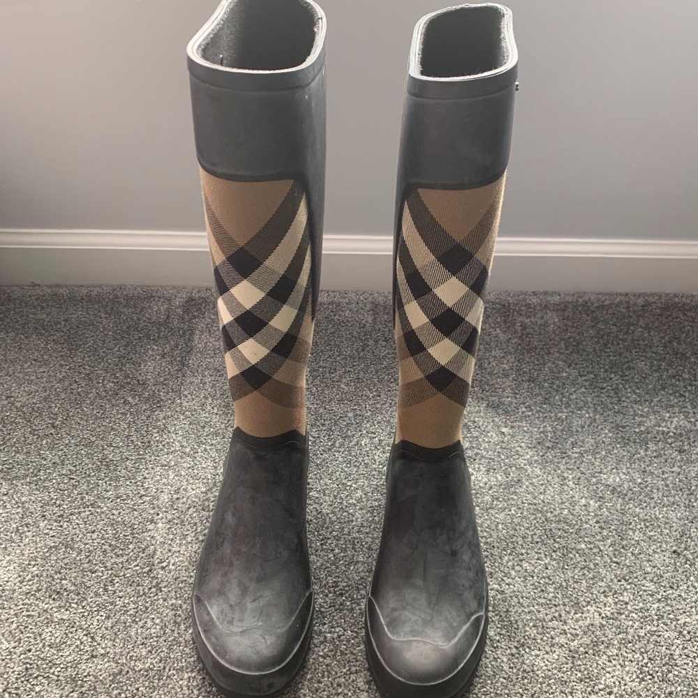 Burberry Clemence Rain Boots Size 36